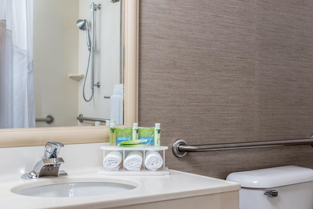 Holiday Inn Express Hotels & Suites Burlington By Ihg Εξωτερικό φωτογραφία