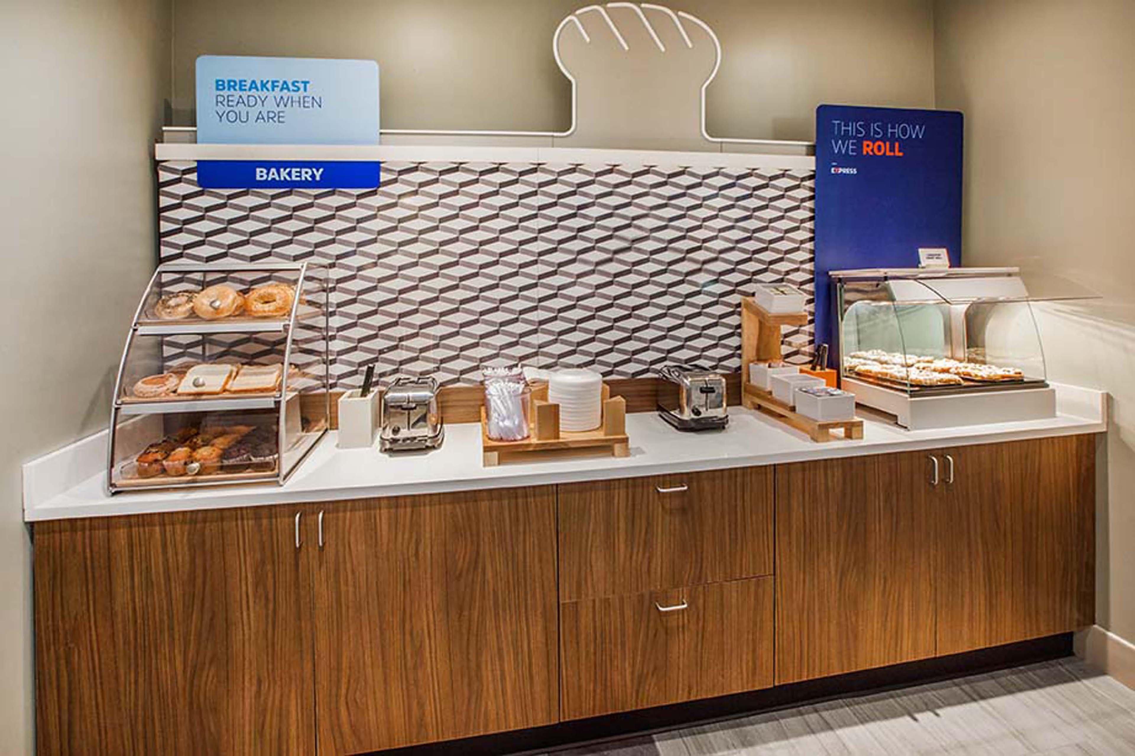 Holiday Inn Express Hotels & Suites Burlington By Ihg Εξωτερικό φωτογραφία