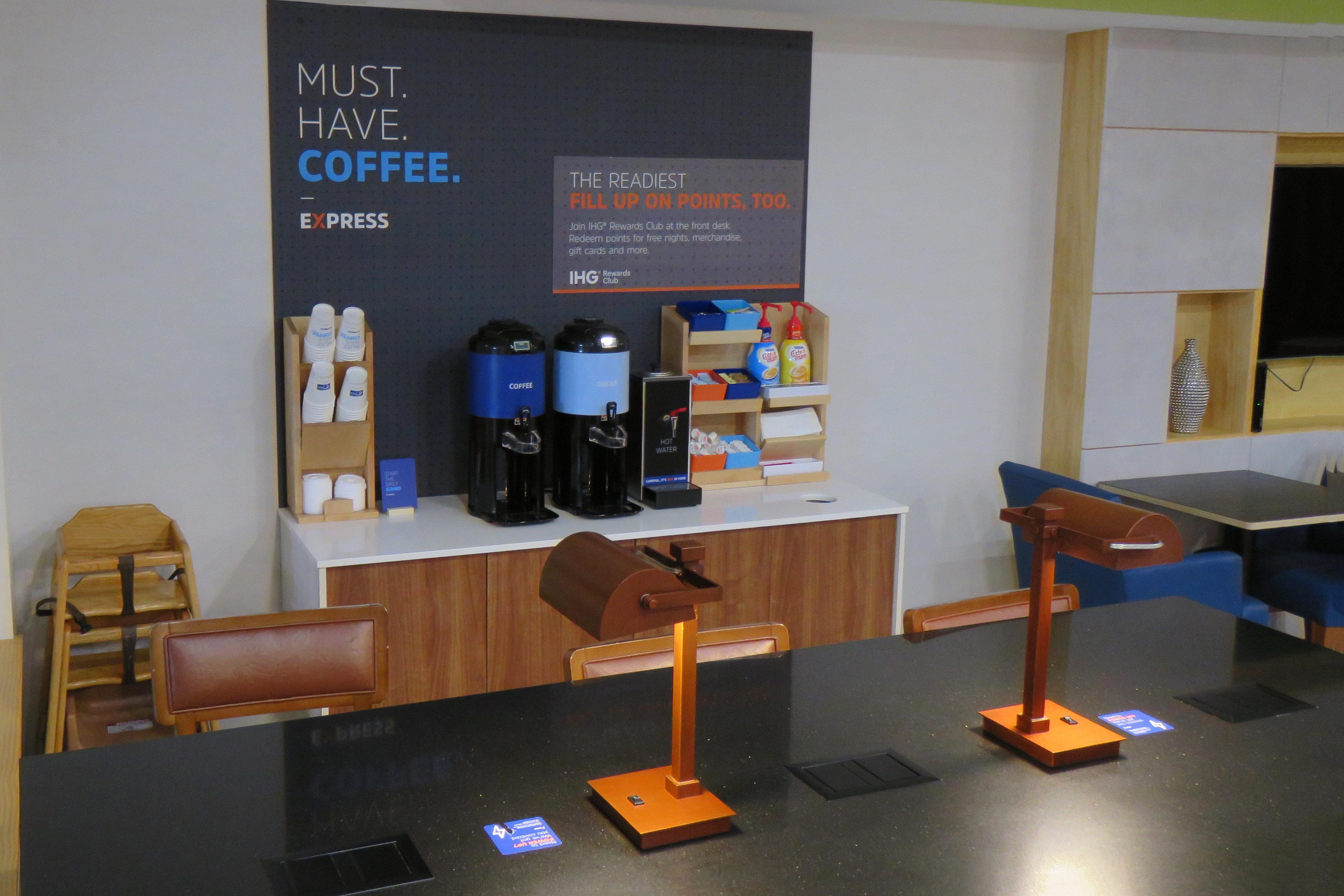 Holiday Inn Express Hotels & Suites Burlington By Ihg Εξωτερικό φωτογραφία
