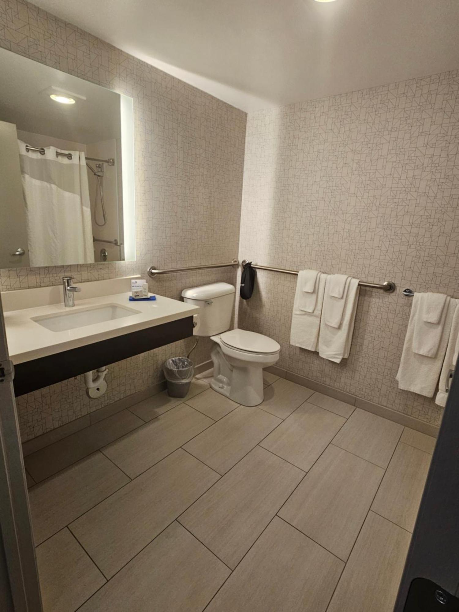 Holiday Inn Express Hotels & Suites Burlington By Ihg Εξωτερικό φωτογραφία