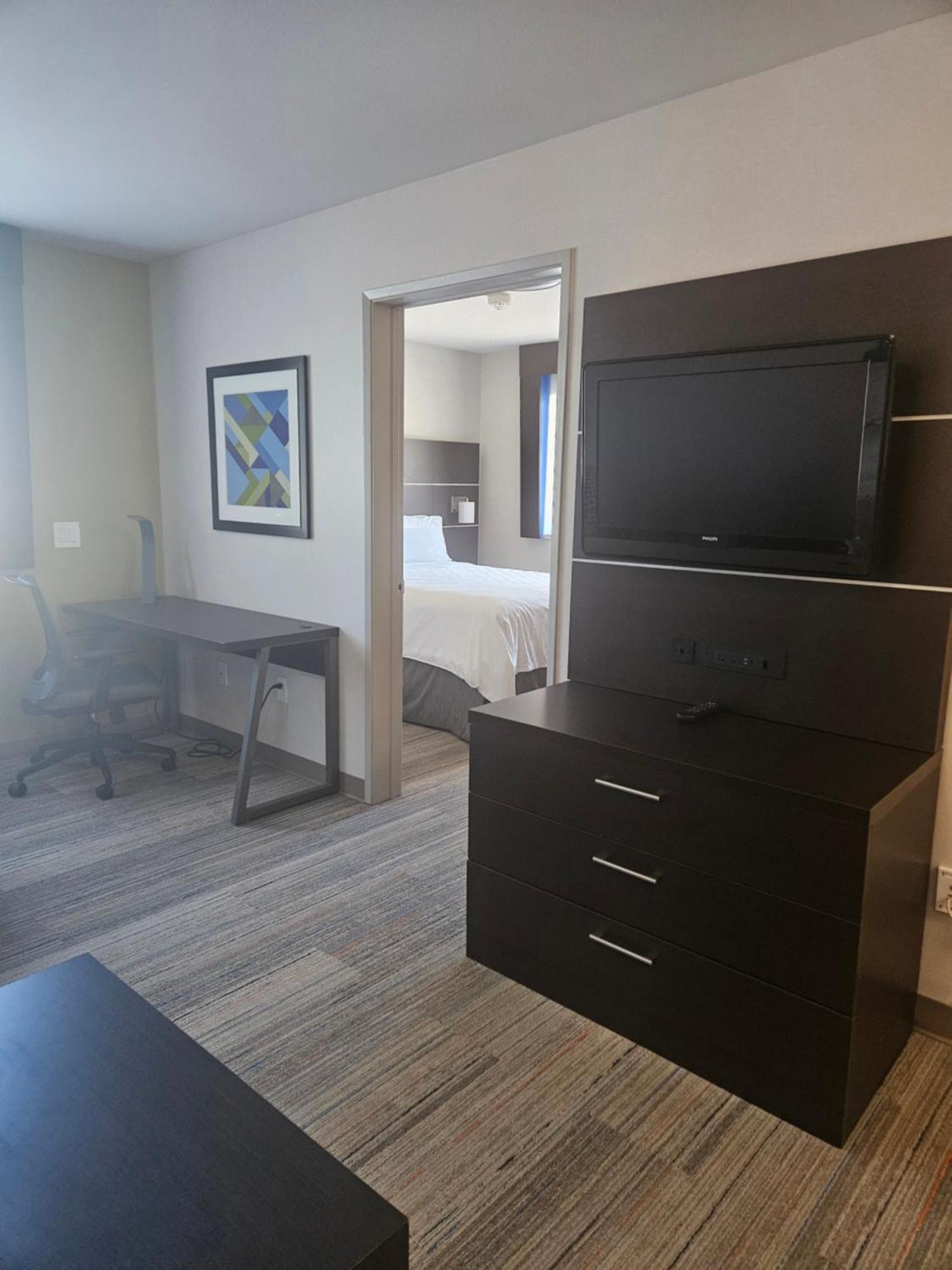 Holiday Inn Express Hotels & Suites Burlington By Ihg Εξωτερικό φωτογραφία