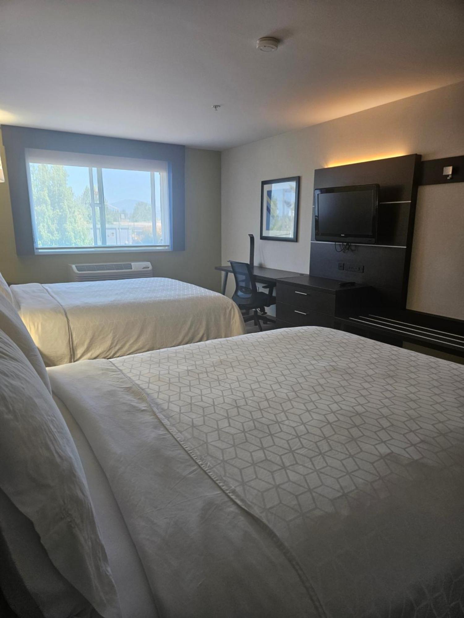 Holiday Inn Express Hotels & Suites Burlington By Ihg Εξωτερικό φωτογραφία