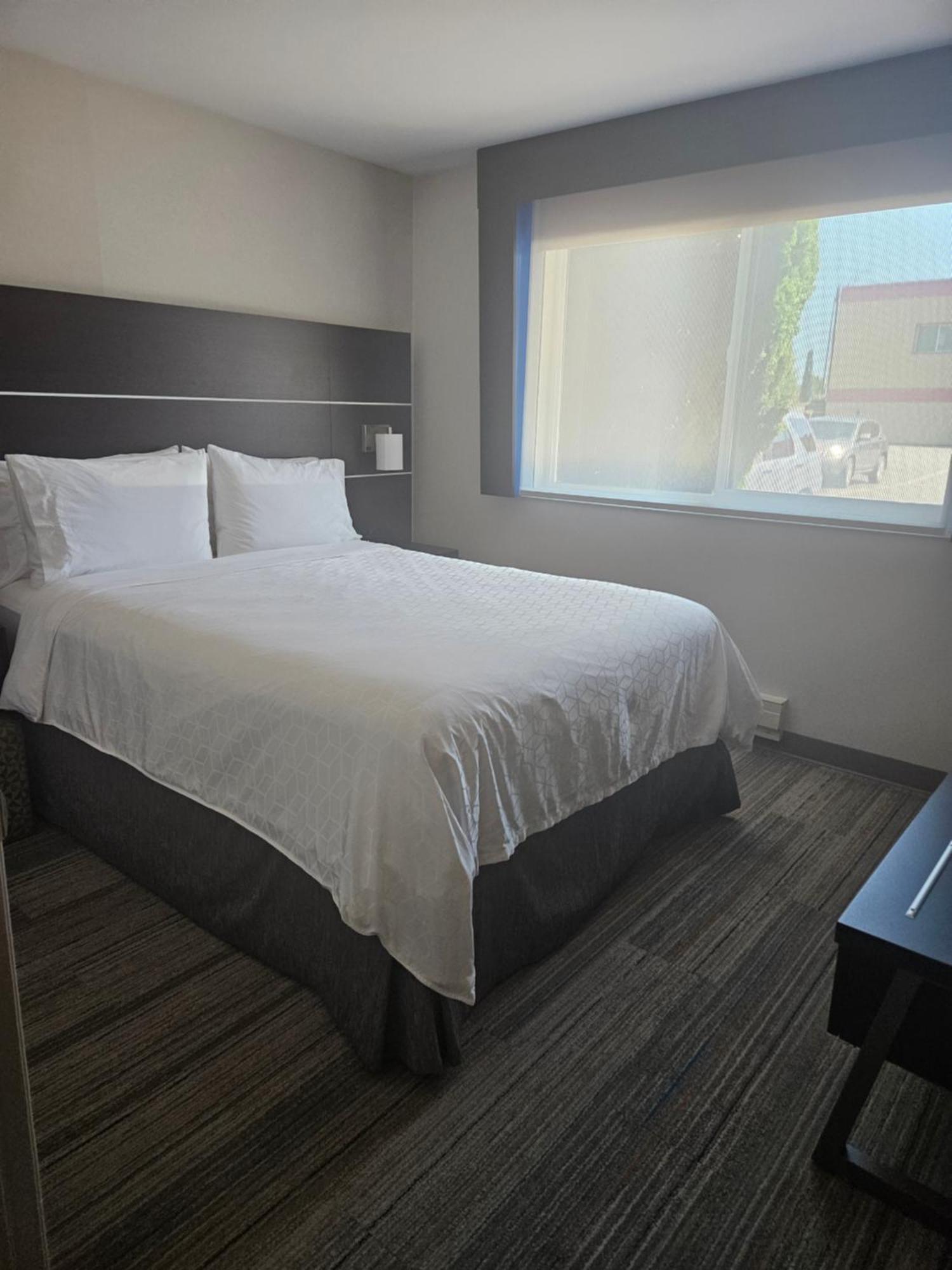 Holiday Inn Express Hotels & Suites Burlington By Ihg Εξωτερικό φωτογραφία
