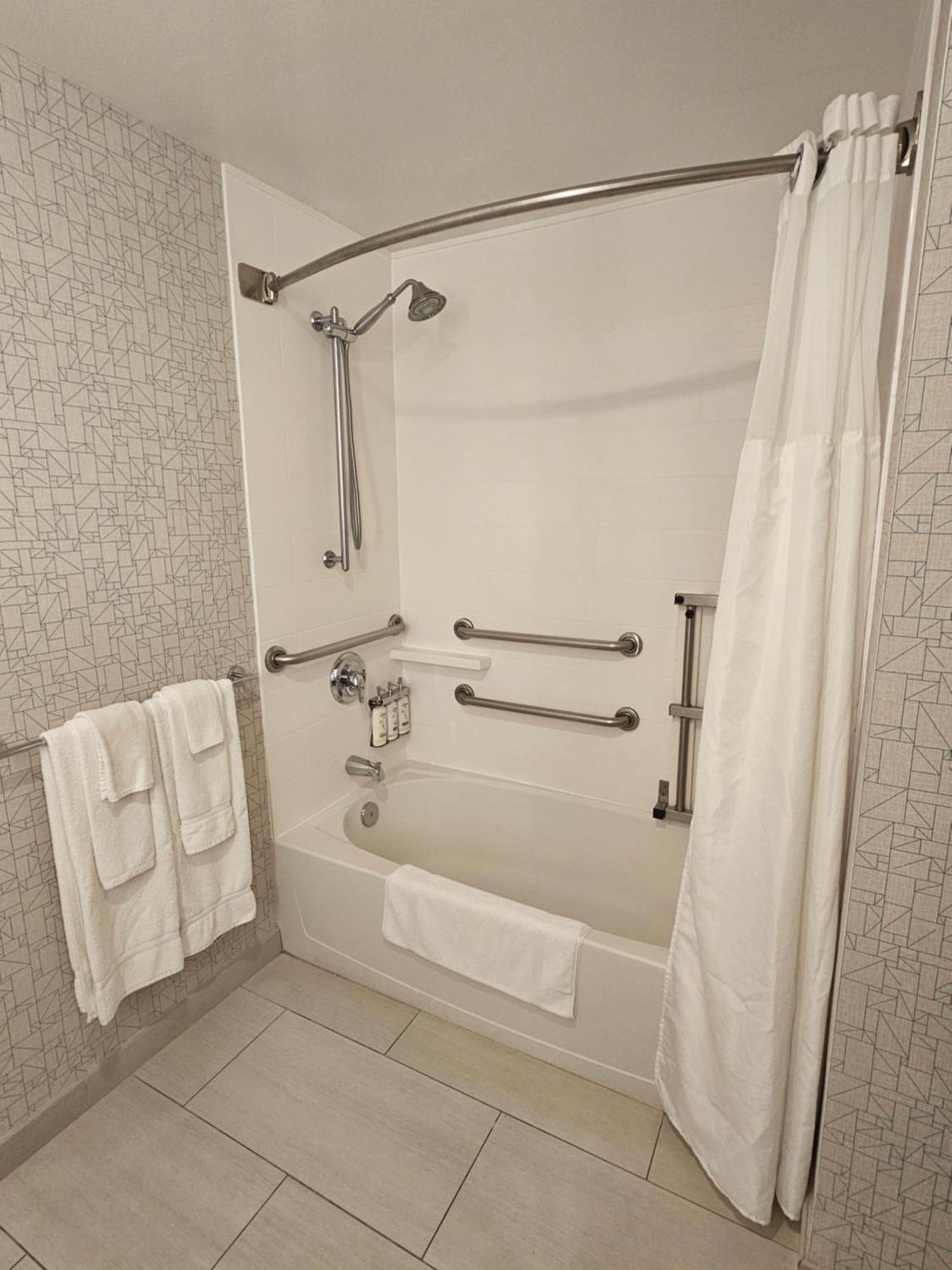 Holiday Inn Express Hotels & Suites Burlington By Ihg Εξωτερικό φωτογραφία