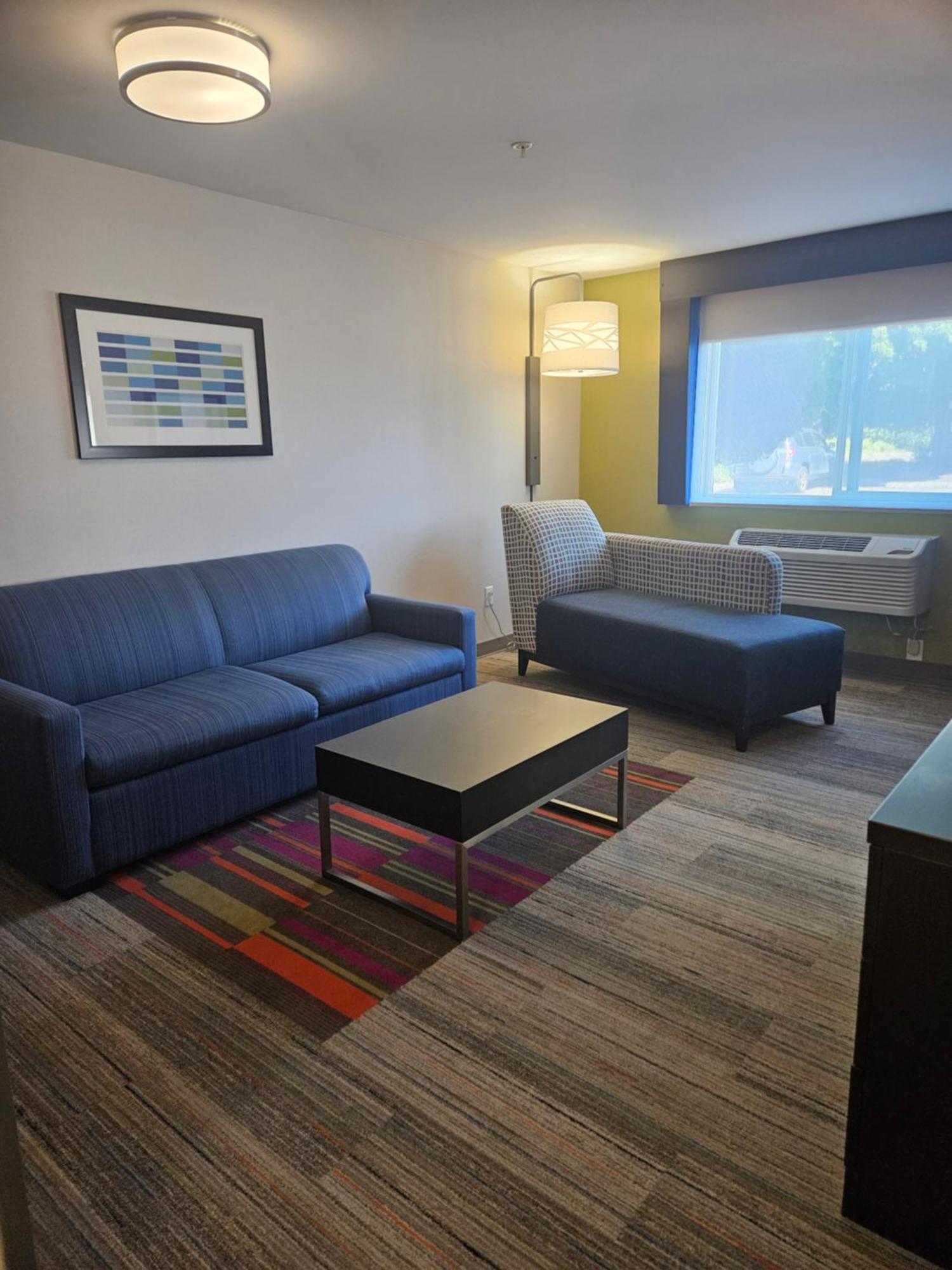 Holiday Inn Express Hotels & Suites Burlington By Ihg Εξωτερικό φωτογραφία