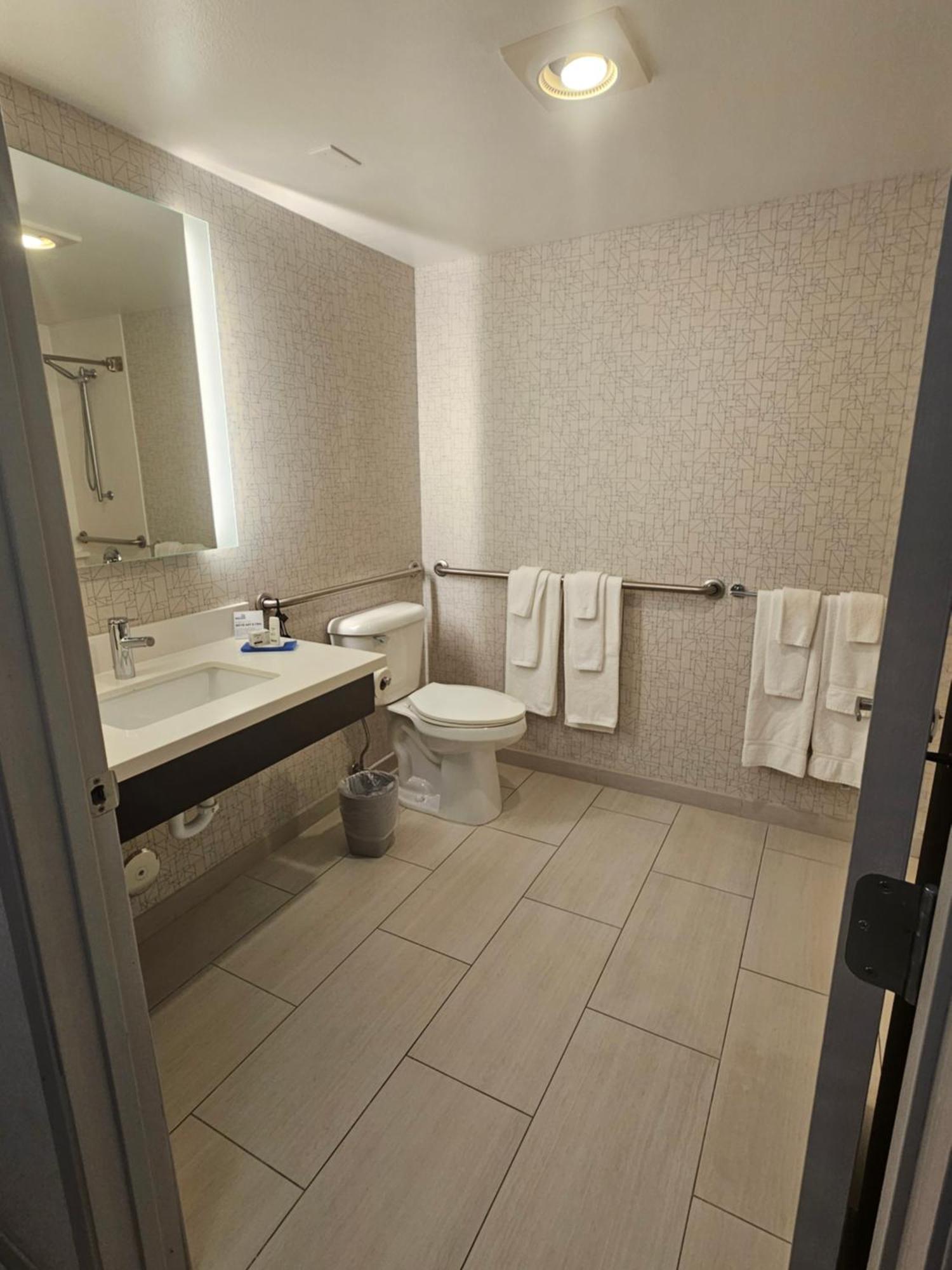 Holiday Inn Express Hotels & Suites Burlington By Ihg Εξωτερικό φωτογραφία