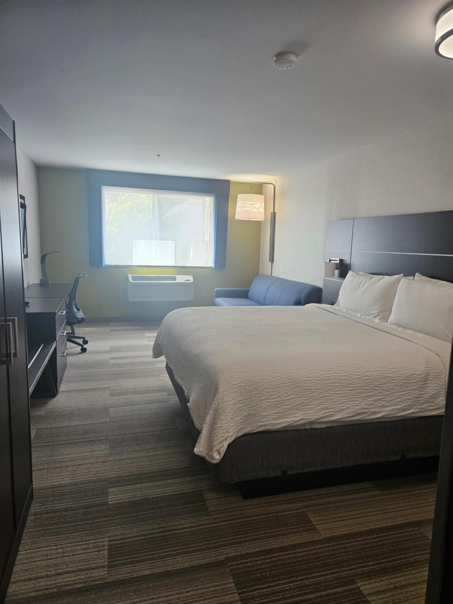 Holiday Inn Express Hotels & Suites Burlington By Ihg Εξωτερικό φωτογραφία