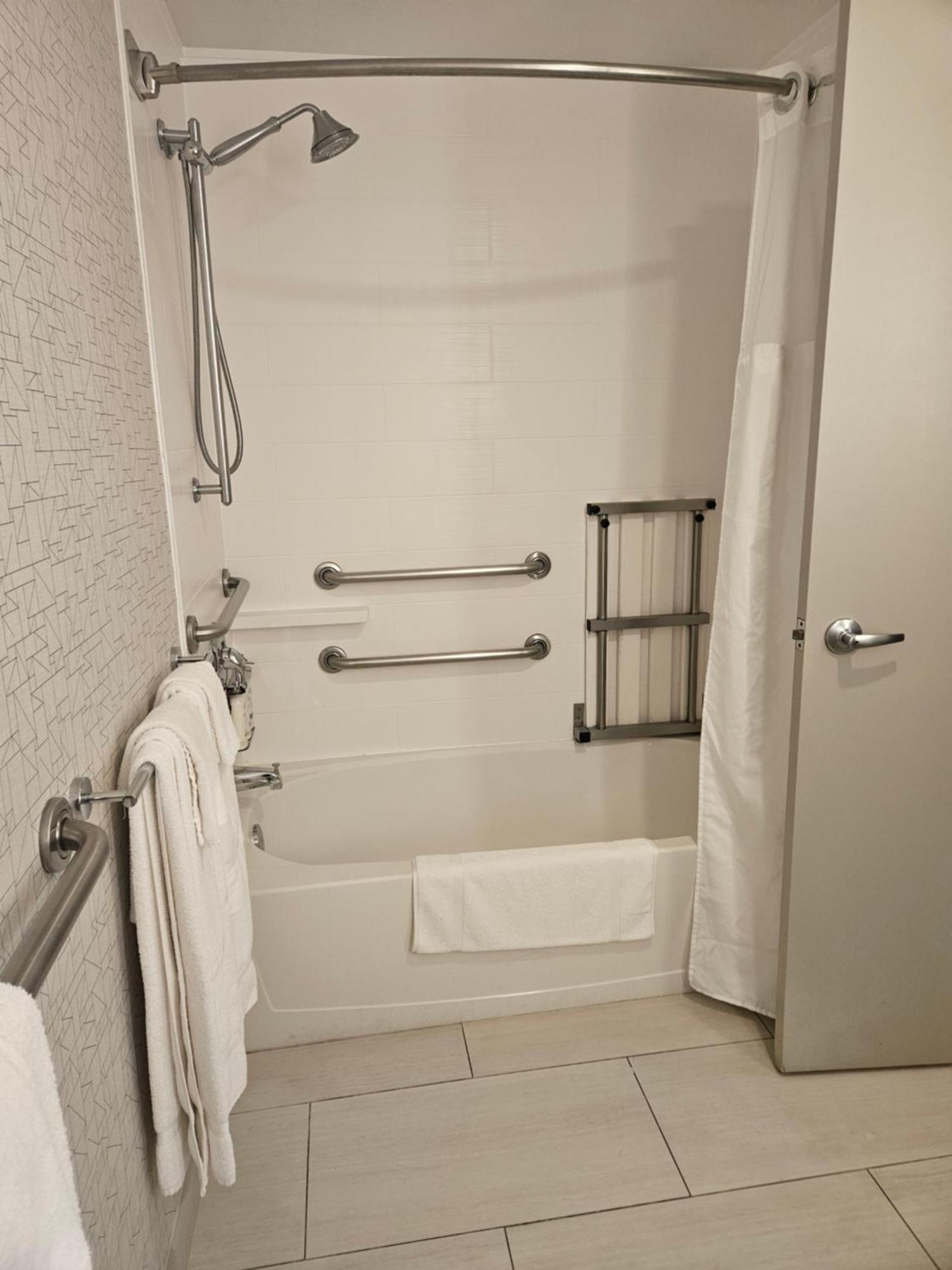 Holiday Inn Express Hotels & Suites Burlington By Ihg Εξωτερικό φωτογραφία