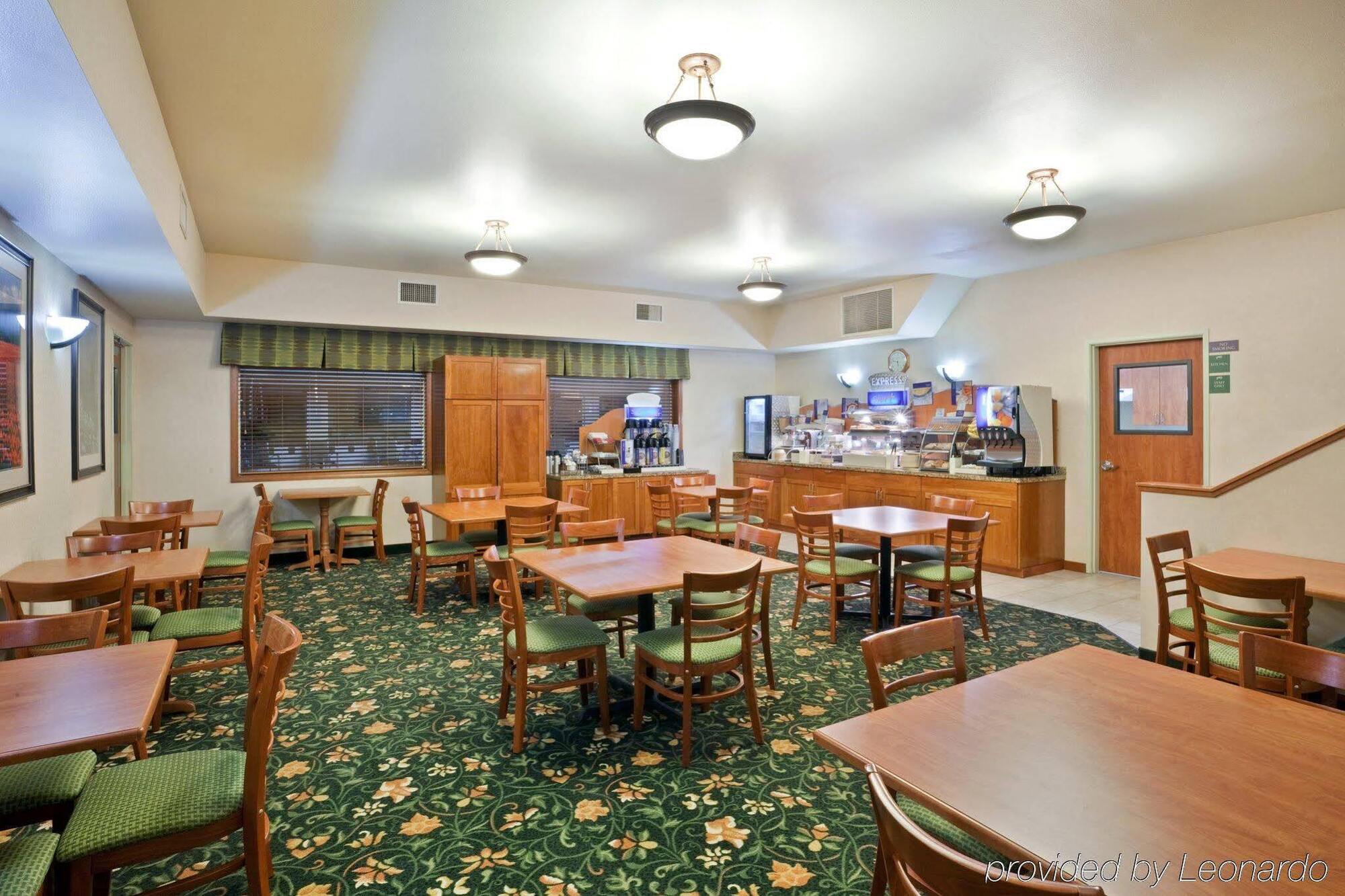 Holiday Inn Express Hotels & Suites Burlington By Ihg Εξωτερικό φωτογραφία