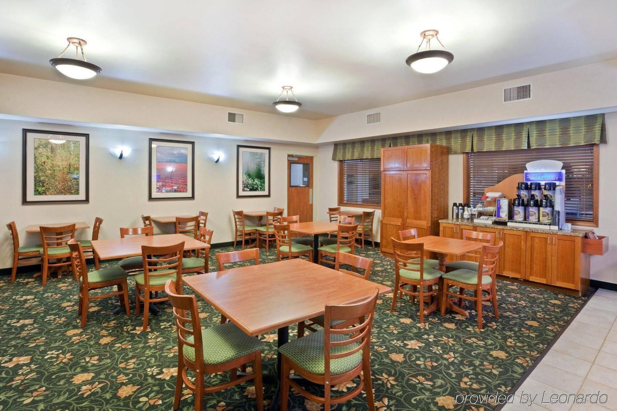 Holiday Inn Express Hotels & Suites Burlington By Ihg Εξωτερικό φωτογραφία
